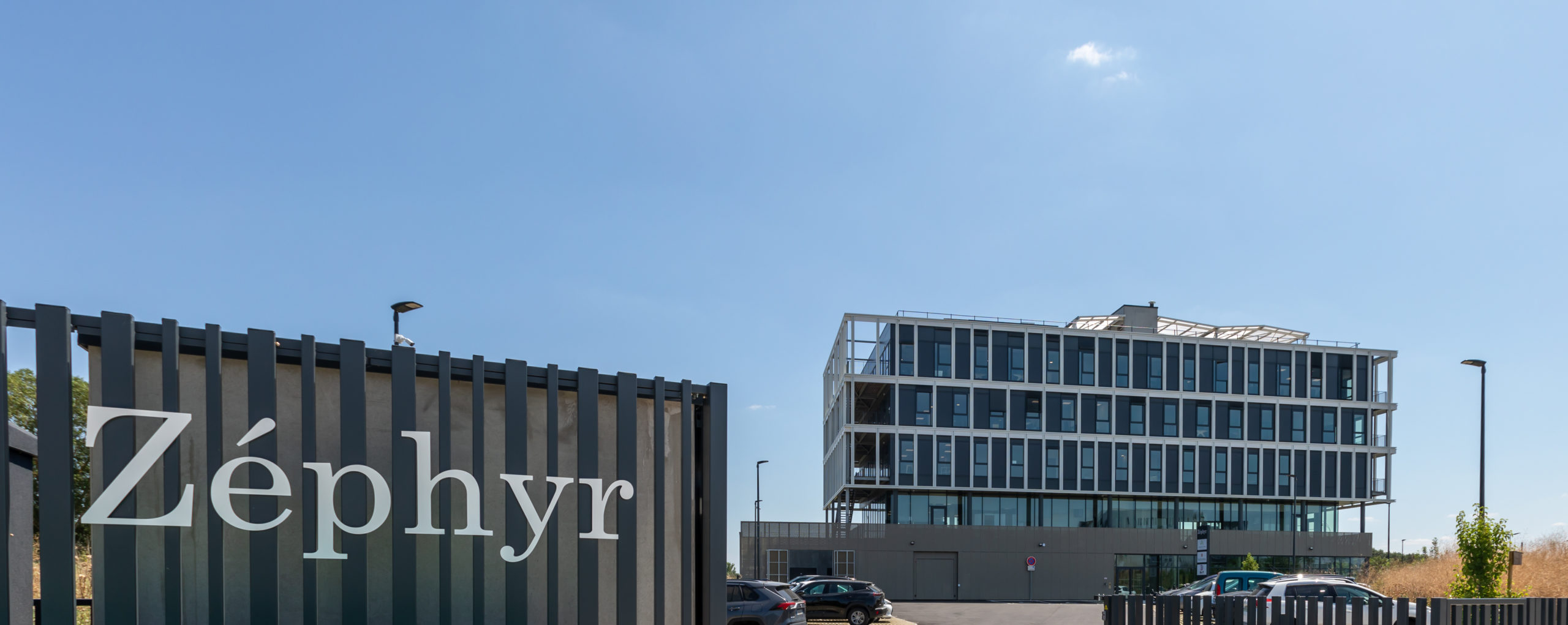 vue entrée extérieure vers bâtiment Le Zéphyr Toulouse